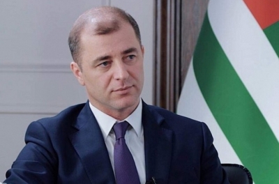 Адгур Ардзинба приостановил агитационную кампанию
