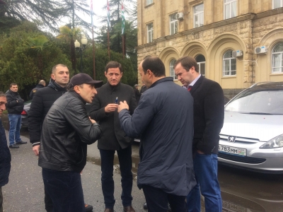 Пауза на борьбу с коррупцией: мирный митинг в Сухуме